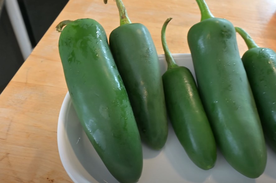 A plate full of jalapeno peppers